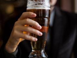 Mäßiges Trinken: Viele Studien, die über gesundheitliche Vorteile berichten, sind "fehlerhaft"
