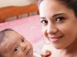 Die Erziehung der Mutter beeinflusst die Gesundheit des Kindes von Geburt an