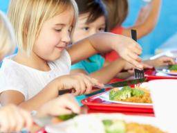Lunchpakete haben eine schlechtere Ernährungsqualität als Schulessen