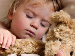Anhaltendes Schnarchen bei Kindern kann ihrer Gesundheit schaden