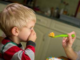Sikovné jídlo spojeno se základními psychologickými problémy u detí