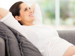 Tehotné zeny mají "zvýsenou aktivitu v pravém mozku"