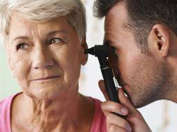 Presbycusis: Príciny ztráty sluchu související s vekem