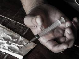 Rekomenduojami nuo skausmo malsinanciu narkomanai vis dazniau piktnaudziauja heroinu