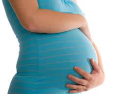 Verlängertes Stehen während der Schwangerschaft kann zu einem verkümmerten fetalen Wachstum führen