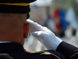 PTSD Militär und Veteranen sollten lila Herzen erhalten, drängt NAMI