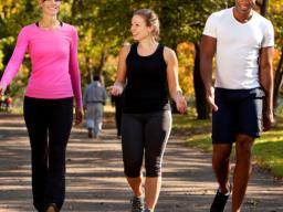 Regelmäßiges Gehen in Gruppen verbunden mit reduziertem Risiko von Herzerkrankungen, Schlaganfällen und Depressionen