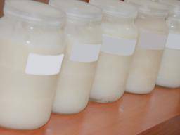 Zpráva varuje pred "váznými zdravotními riziky" spojenými s on-line materským mlékem