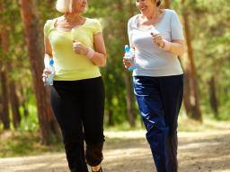 Das Laufen für 1 Minute pro Tag kann die Knochengesundheit der Frauen schützen