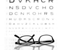 Selbstjustierbare Brille: Wie die Sehkraft eines Mannes anderen hilft, besser zu sehen