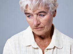 Le bien-être des personnes âgées peut dépendre davantage de facteurs psychologiques que physiques