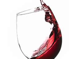 La forma y el color de la copa de vino influye en la cantidad consumida
