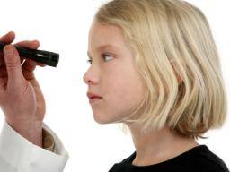 Jednoduchý ocní test u 6letých lidí predpovídá potrebu brýlí v mladistvých letech