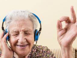 Gesang und Musik fördern Gedächtnis, emotionales Wohlbefinden bei Demenz