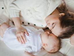 Schlafbedingte Todesfälle bei Säuglingen: Sofa schläft "besonders gefährlich"