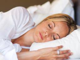 Zpomalený spánek se zlepsil hypnózou, tvrdí studie
