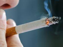 Raucher mit niedriger Bildung "können ein größeres Schlaganfallrisiko haben"