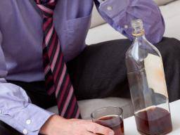 Studie verbindet "erfolgreiches Altern" mit einem größeren Risiko für gesundheitsschädliches Trinken
