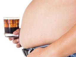 Cukrový nápoj muze zvýsit skodlivý telesný tuk