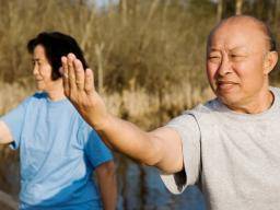 Tai Chi begünstigt Senioren mit bestimmten langfristigen Bedingungen