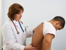 Steißbeinschmerzen: Ursachen, Diagnose und Linderung