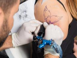 Tetování by mohlo pomoci pri potírání bezných infekcí
