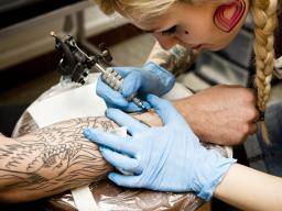 Tattoos: Treibt Tinte durch Ihren Körper?