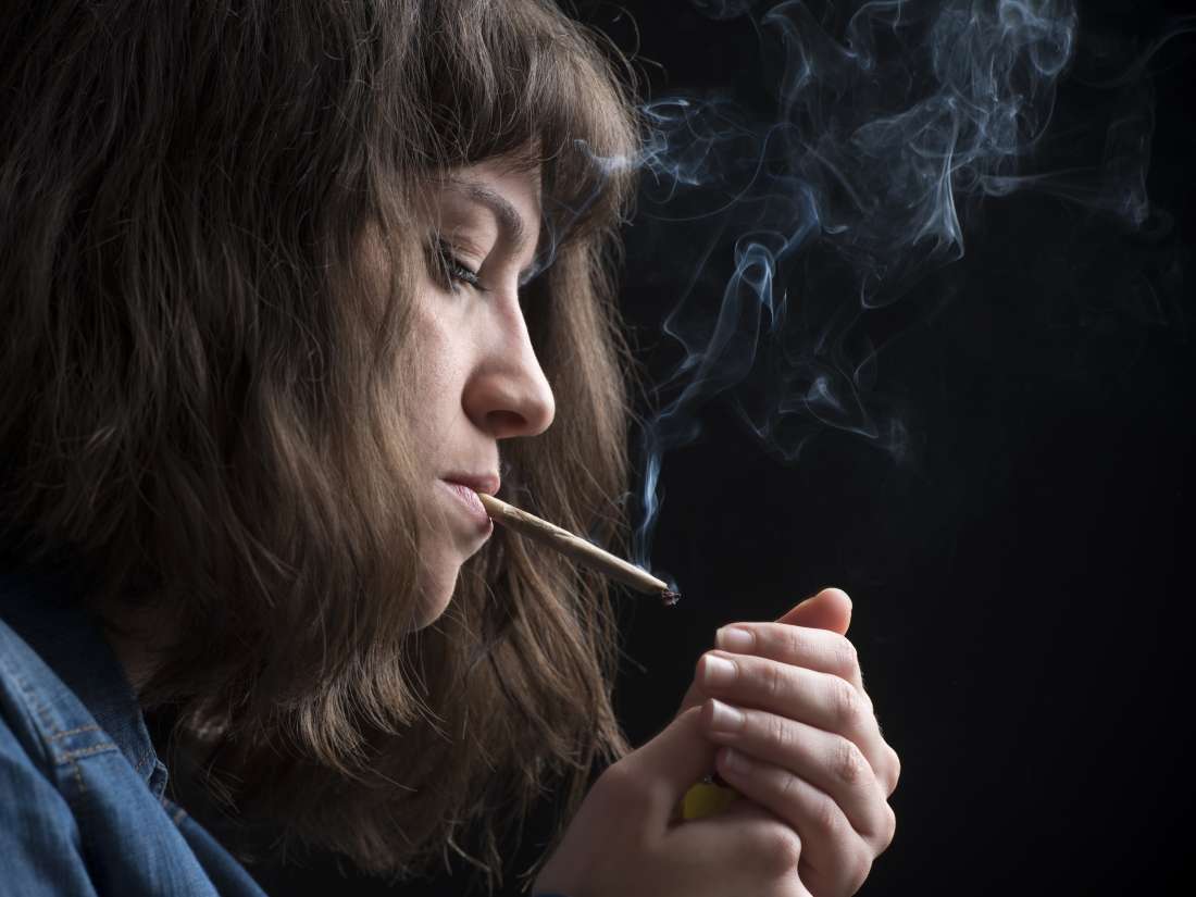 La consommation de marijuana chez les adolescentes peut entraîner des symptômes bipolaires plus tard