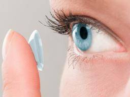 Die besten Kontaktlinsen für Menschen mit trockenen Augen