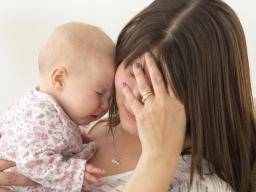 Unglückliche Beziehungen können bei Säuglingen zu übermäßigem Weinen führen