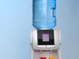 Wasserspender in Schulen: Verringern sie die Fettleibigkeit bei Schülern?