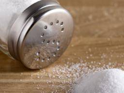 ¿Qué causa los antojos de sal?