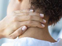 Qu'est-ce que la fissuration du cou et pourquoi cela se produit-il?